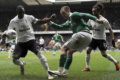 Everton thrash Sunderland 4-0, Spurs lose