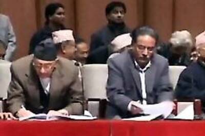 Nepal strikes deal with Maoists to abolish monarchy