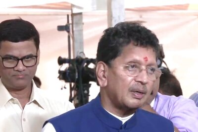 Maha Minister Seen Rebuking Teacher's Job Aspirant in Viral Video