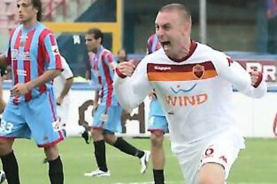Late De Rossi goal equalises for Roma