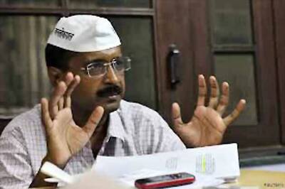 We must help family of Anna's supporter who set himself ablaze: Kejriwal