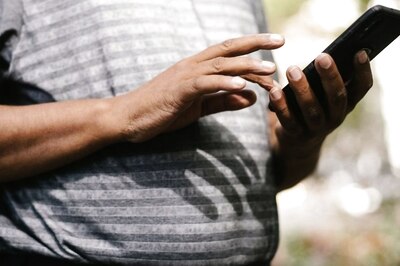 UP Poll Sops? Free Smartphones and Tablets to be Distributed from December Second Week