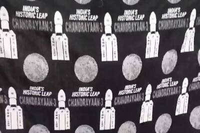 In Tamil Nadu's Erode, Man Weaves Bedsheet Showing Chandrayaan-3 Success