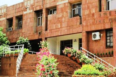 JNUSU Members Stage Protest Demanding Reopening of Campus, Hostel Accommodation