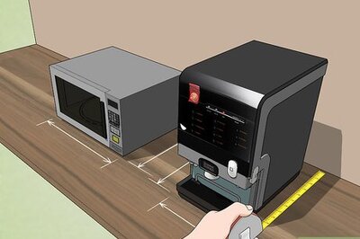 How to Arrange a Kitchen Without Cabinets