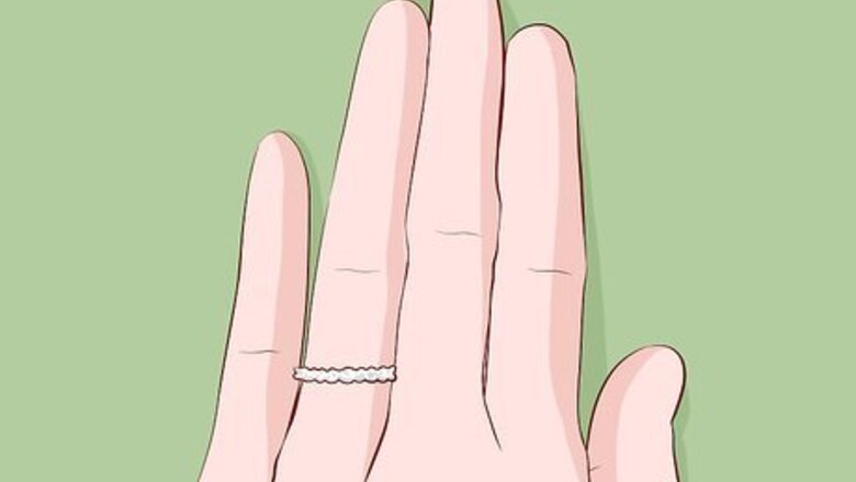 How to Wear an Eternity Ring
