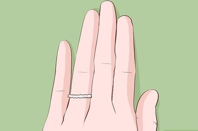 How to Wear an Eternity Ring