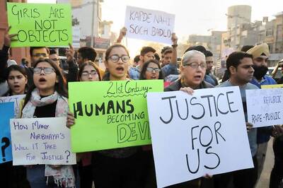 Daughter's Soul Must be in Peace Now, Says Hyd Vet's Father; Top Leaders, Nirbhaya's Parents React Too