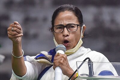 Bengal Still Left With 22 Lakh Vaccine Doses, Say Govt Sources on Mamata's Charge of 'Not Enough Shots'