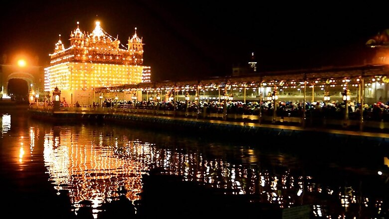 Thousands Throng Gurdwaras to Mark Gurpurab