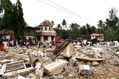 Kerala government orders Crime Branch to probe Puttingal temple tragedy