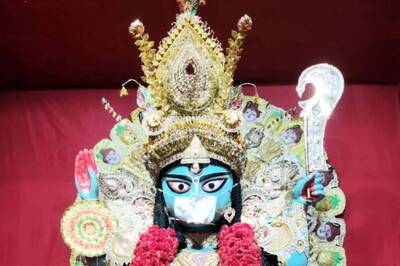 Devotees Throng Temples on Kali Puja; Bengal CM Mamata Banerjee and Guv Jagdeep Dhankhar Extend Greetings