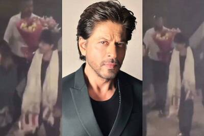 Shah Rukh Khan Welcomed With Flowers After Landing In Kashmir for Dunki Shoot; Video Goes Viral