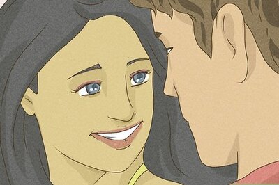 How to Know when Your Boyfriend Wants You to Kiss Him