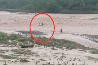 Locals Rescue 2 Children Trapped in Heavy River Current in Haryana, Video Goes Viral