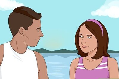 How to Give Signs to Your Crush You Like Him