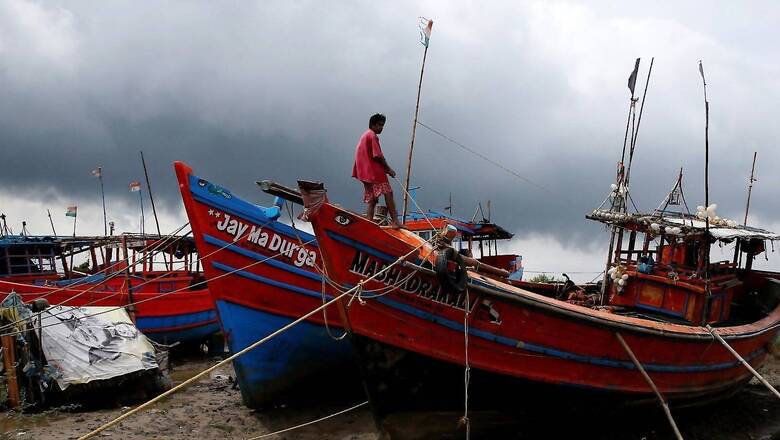 Sri Lankan Navy Arrests 6 Indian Fishermen for Alleged Poaching