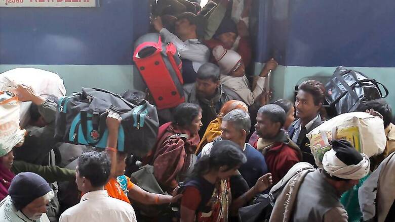 Railways Bows to Criticism, Won't Levy Penalty on Passengers for Excess Baggage