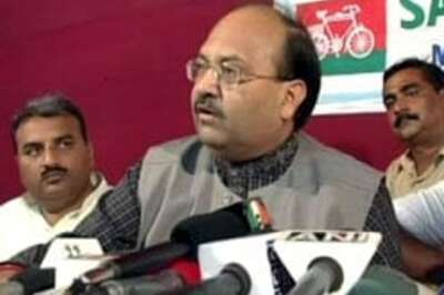 Amar Singh shows driving licence in poll