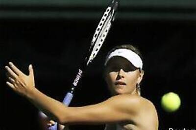 Sharapova crashes out of French Open