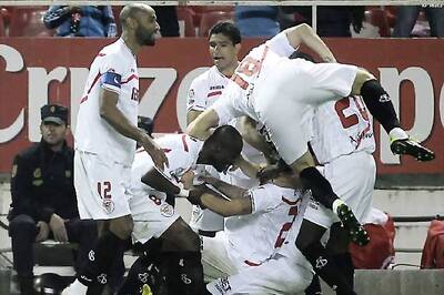 Late Mbia strike lands Sevilla in Europa final