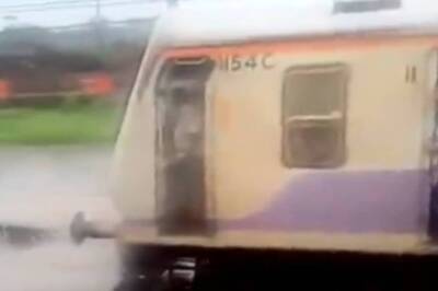 ‘Water Ride For Free’: Video Of Mumbai Local Passing Through Flooded Tracks Leaves Internet ROFL