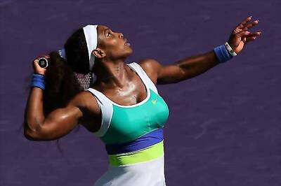 Serena Williams advances at Sony Open