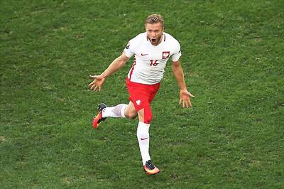 Poland Ease Into Last-16 Over Hapless Ukraine