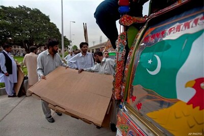 Pak elections: 5 killed, 15 injured in Karachi blast