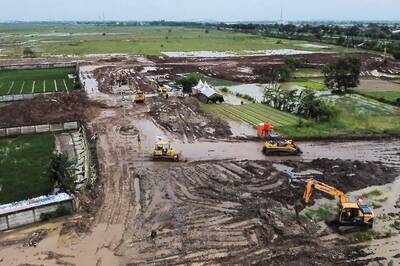 Indonesian Capital Expands Graveyards as Covid-19 Death Toll Surpasses 30,000
