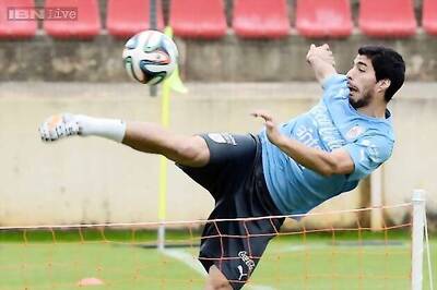 World Cup 2014: Uruguay's Suarez won't start against Costa Rica, says coach