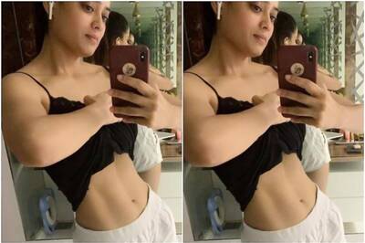 Shweta Tiwari Flaunts Toned Midriff in Mirror Pic, Shares Her Mantra for Fit Body