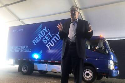 Daimler Unveils All-Electric Heavy-Duty Truck, To Rival Tesla Semi