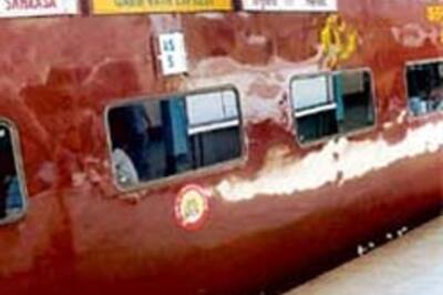 Mob attacks new Garib Rath train