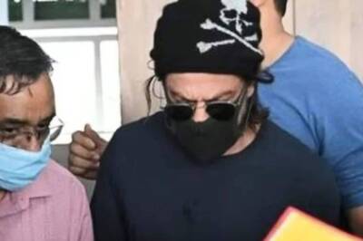 Shah Rukh Khan Poses With Pune Metro Staff Amid Rumours of Collaborating With Atlee