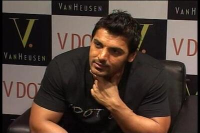 Bipasha pleasantly surprised by John's nerdy look