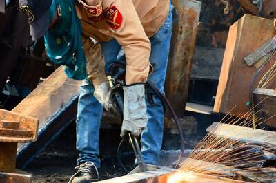 Industrial Production Grows 7.1% in April on Better Performance, at 8-Month High