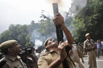 Police Constable Dies After Teargas Shell Exploded in Kashmir