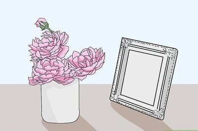 How to Set Up a Wedding Escort Card Table