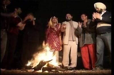 North India celebrates harvest festival Lohri