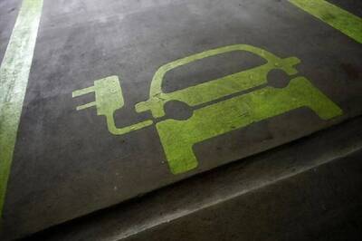 Global Carmakers to Invest at least $90 Billion in Electric Vehicles
