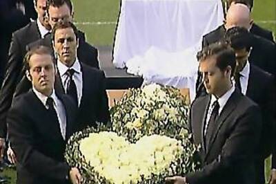 Thousands gather to pay moving tribute to Germany's Enke