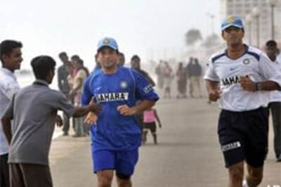 Fan follows Sachin to B'desh on cycle