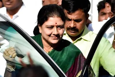 Sasikala Factor: AIADMK Asks Cadres to Take Vow in 'Amma's Name' to Guard Party