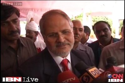 Delhi: Najeeb Jung directs corporations to complete desilting work