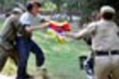 Tibetans outfox police in Delhi