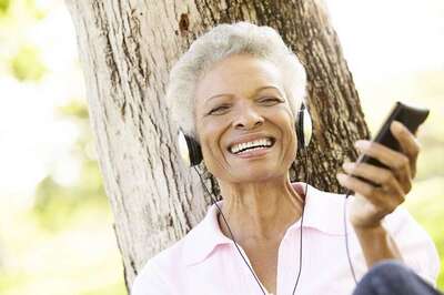 Good Friends Circle in Old Age May Boost Brain Functioning