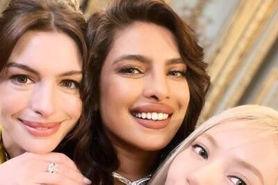 Priyanka Chopra Wows Internet As She Poses With Anne Hathaway, Blackpink's Lisa in Viral Pics