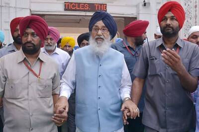 Congress Leaders Spend Night Protesting Outside CM Badal's Residence