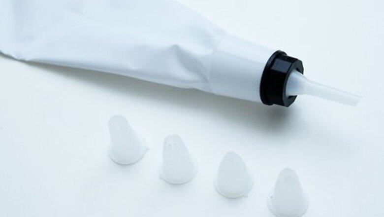 How to Pipe Frosting on Cupcakes
